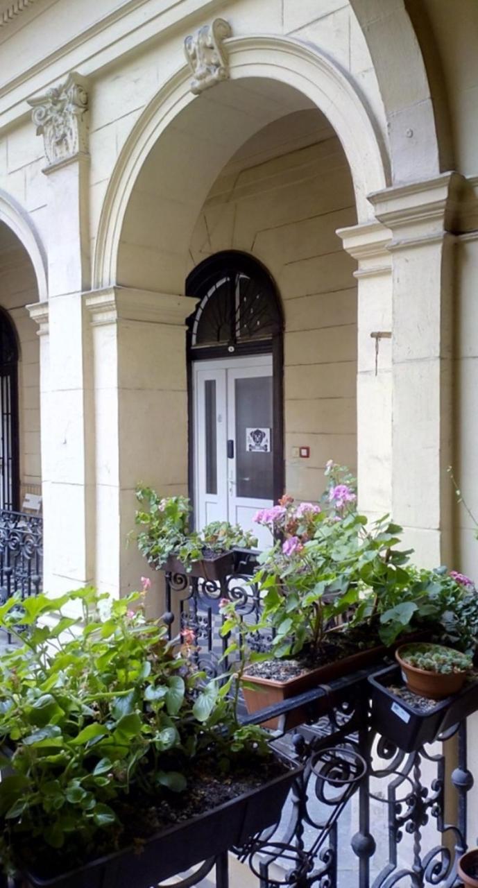 Black Dog Hostel Budapest Exterior photo